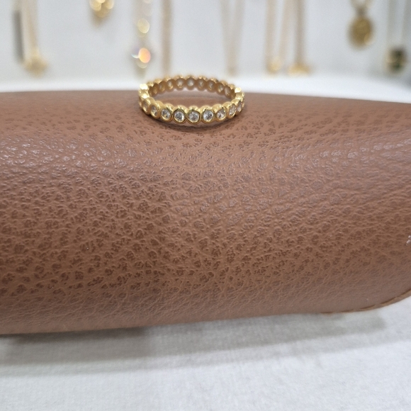 Gold Ring - Picture 1 of 3